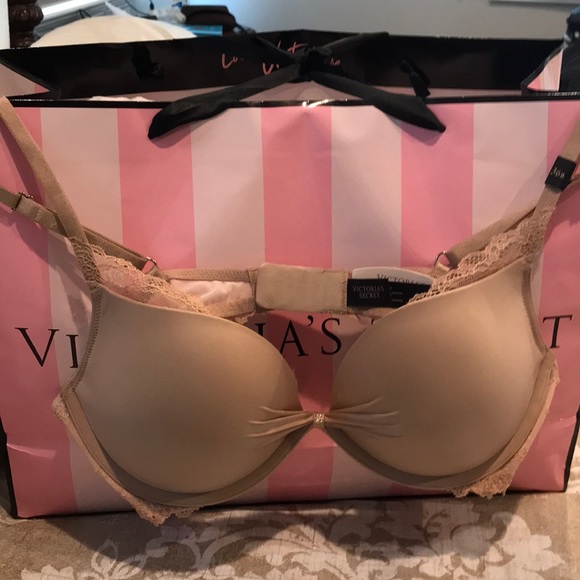 Victoria’s Secret Padded Demi Lace/Rhinestone Bra - Picture 8 of 8